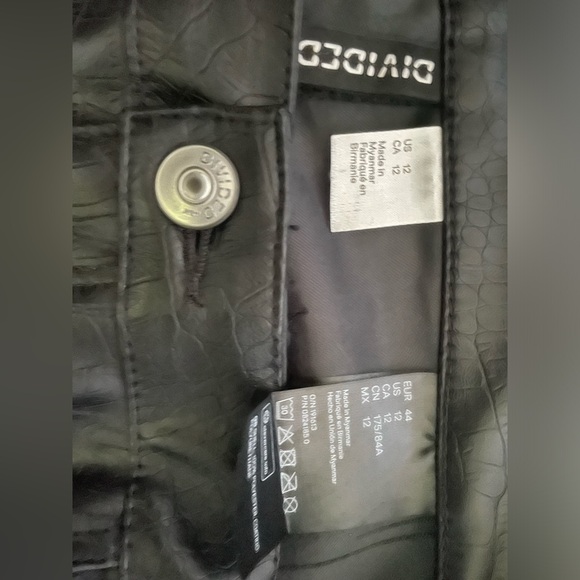 H&M Divided Faux Leather, Texured Skinny Pant (Size: 12/44) - Picture 2 of 5